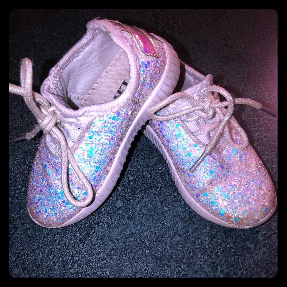 Glitter sneakers!!! ❇️